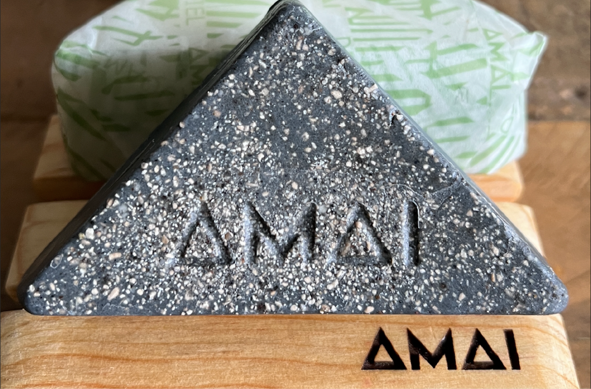 AMAI: Jabón Facial Exfoliante Carbón Activado para Piel Pura y Luminosa